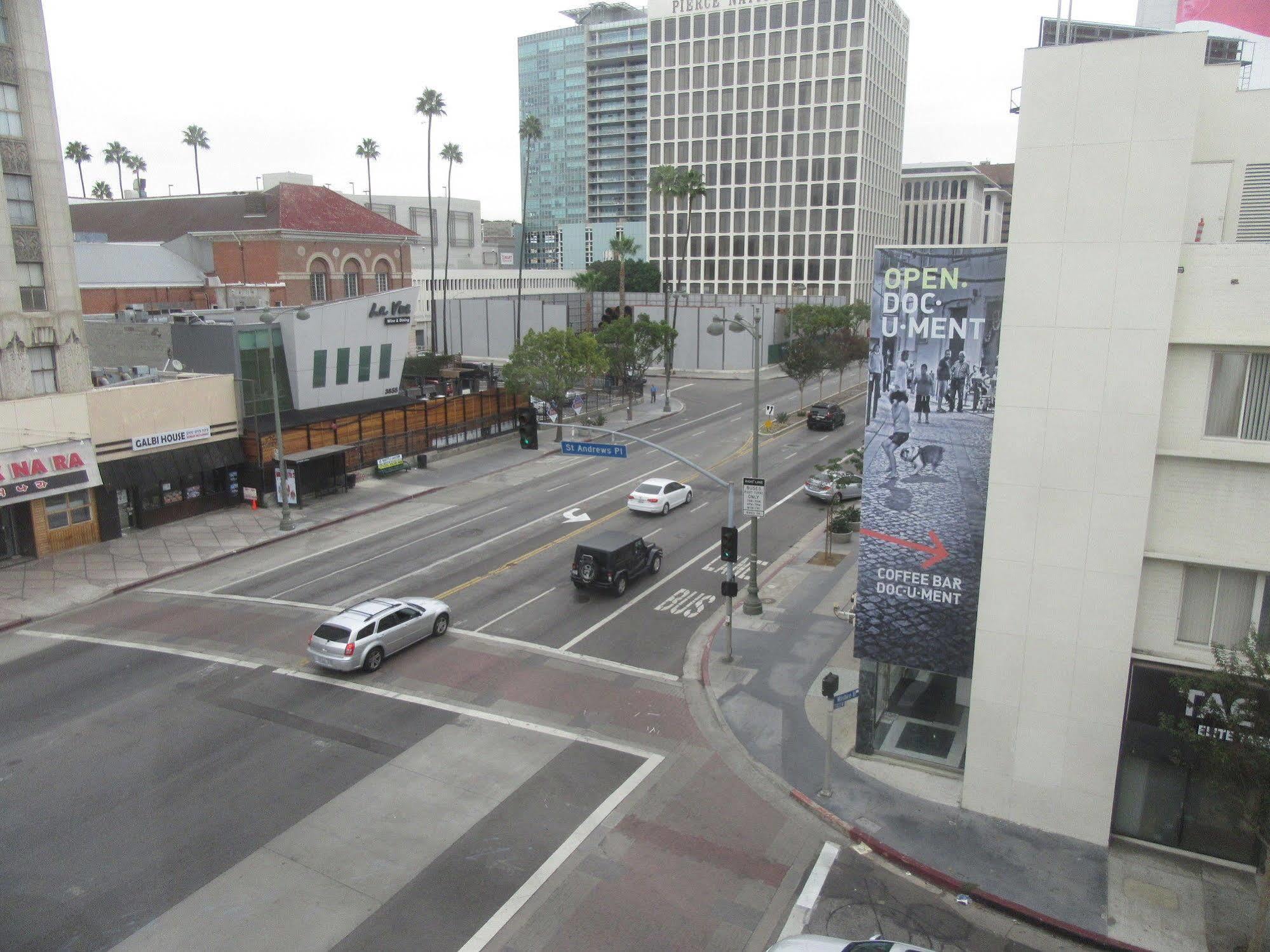 Ramada By Wyndham Los Angeles/Wilshire Center Bagian luar foto