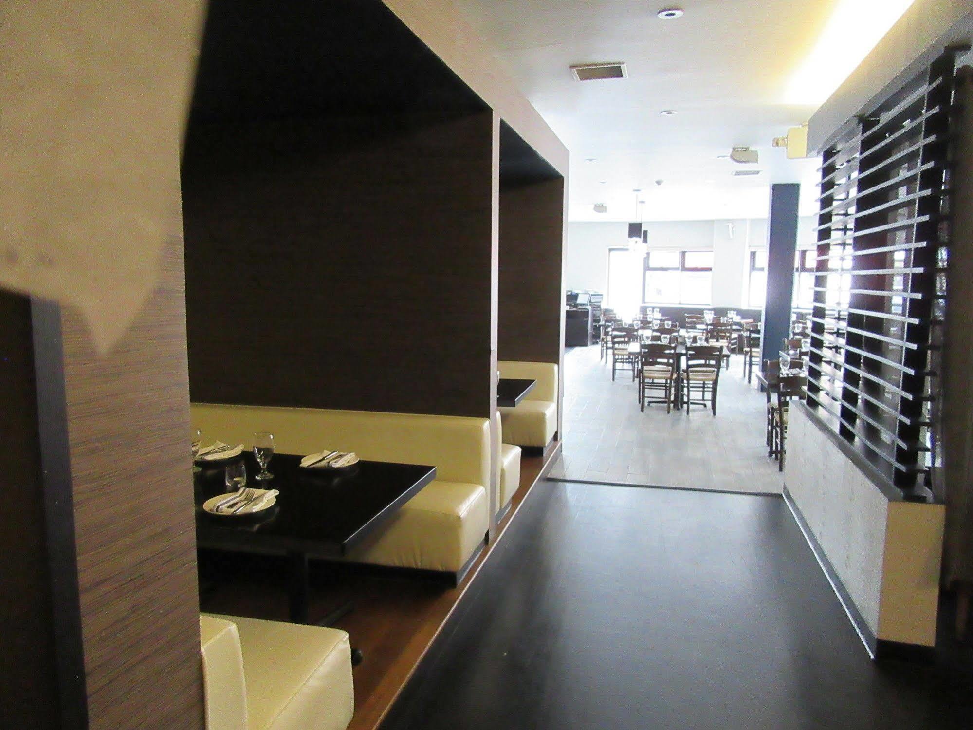 Ramada By Wyndham Los Angeles/Wilshire Center Bagian luar foto